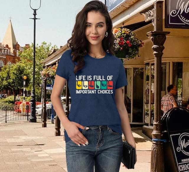 Detalle 2 de Qskall women’s golf T-shirt – “Life Is Full of Important Choices” tee top