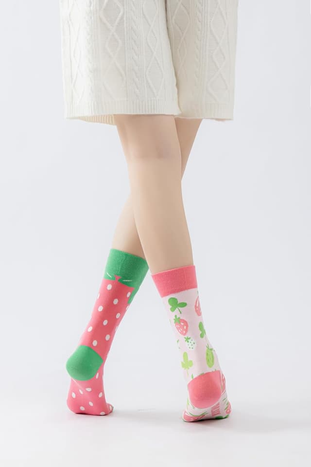 Detalle de NxnChc lustige Socken für Damen & Herren (unisex) – asynchrones Design links/rechts aus Baumwollmischung