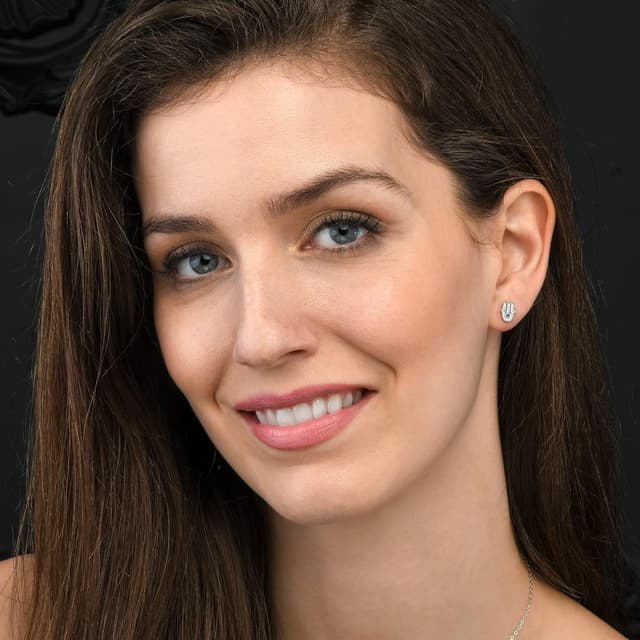 Detalle 2 de Diamond Treats orecchini a lobo Mano di Fatima in argento 925 con zirconi