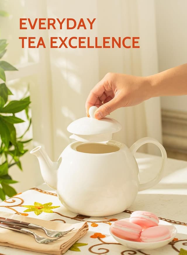 Detalle de Sweese Porcelain Teapot (40 Ounce) in White — Large Enough for About 5 Cups