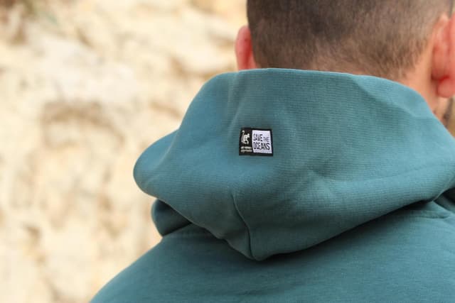 Detalle de Surf Monkey Hoodie à capuche oversize en coton biologique (sans cordon) – adulte