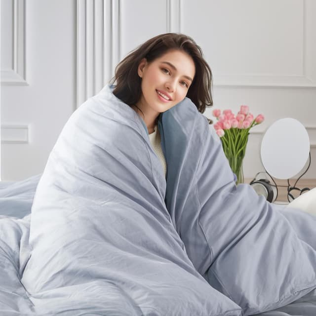 Detalle de NEXHOME PRO Queen Washed Cotton Duvet Cover Set (Cornflower Blue) — Organic & Linen-Like Texture, 3-Piece