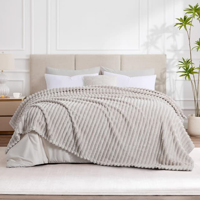 Detalle de RUIKASI Fleece Throw Blanket 230x270cm 🛋