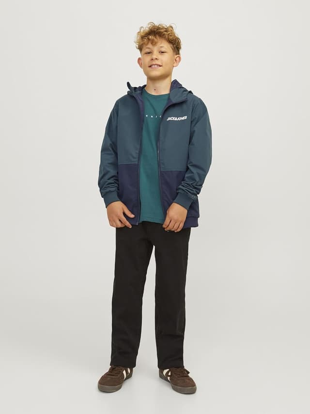 Detalle de JACK & JONES Boy Softshell Jacke Junior – leichte Softshell-Jacke für Bewegungsfreiheit