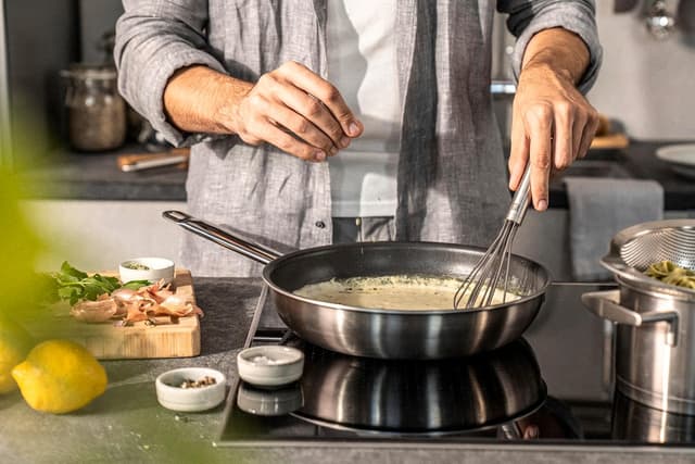 Thumbnail 1 de ZWILLING Batidor Pro 28cm acero inoxidable y silicona 🥄