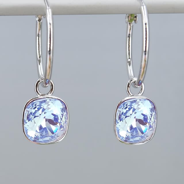 Detalle 2 de Silber-Creolen 925 Sterling von NOBEL SCHMUCK mit Charm-Anhänger und Kristall