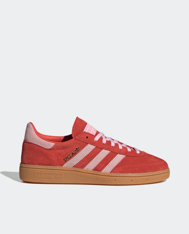 Detalle de adidas Originals Handball Spezial W para mujer: zapatilla retro de caña baja en ante