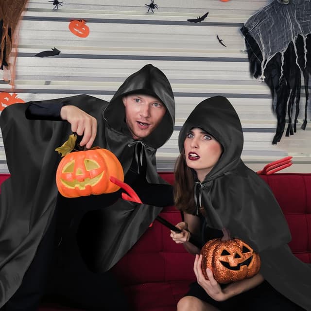 Detalle 2 de Aomig Capa Negra Con Capucha 150 cm