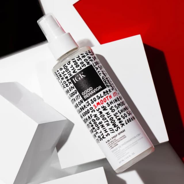 Detalle de IGK Good Behavior 4-in-1 Prep Spray (Full + Travel) — detangles, fights frizz, heat protection & shine