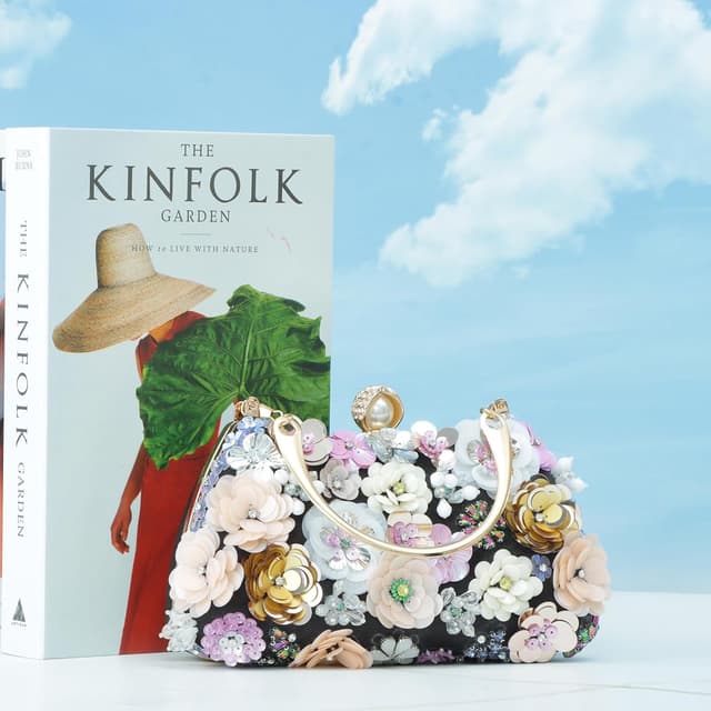 Detalle 2 de Fecialy 3D Floral Flower Clutch Purse for Women with Wristlet and Detachable Chain Strap