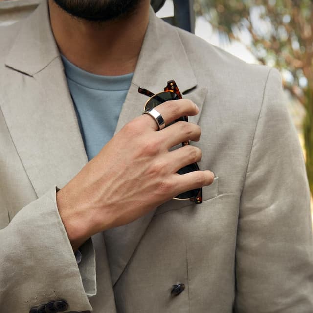 Detalle 2 de Oura Gen3 Heritage Smart Ring (Size 11) in Silver — sleep, heart rate & fitness tracking