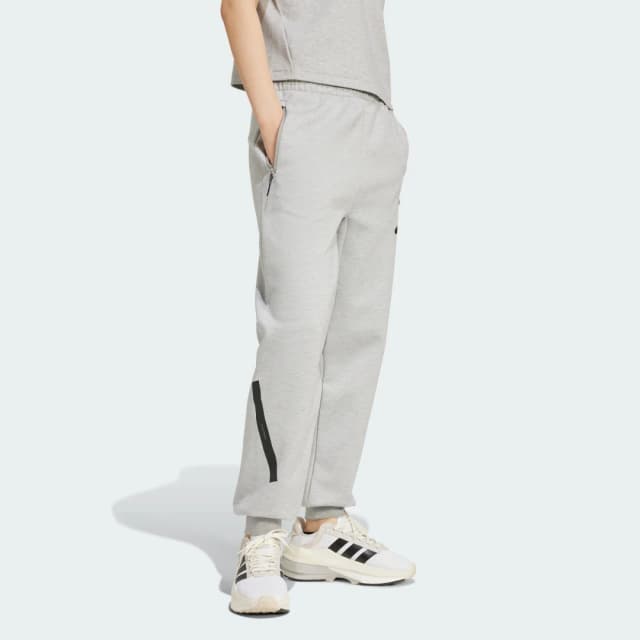Detalle de Pantalón adidas Z.N.E. gris de adidas