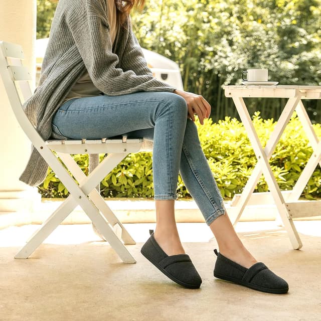 Detalle 2 de EverFoams Women’s Memory Foam Comfort Knit House Shoes with Anti-Skid Rubber Sole