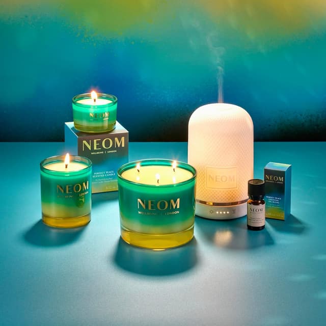 Detalle 2 de NEOM Perfect Peace 185g candle