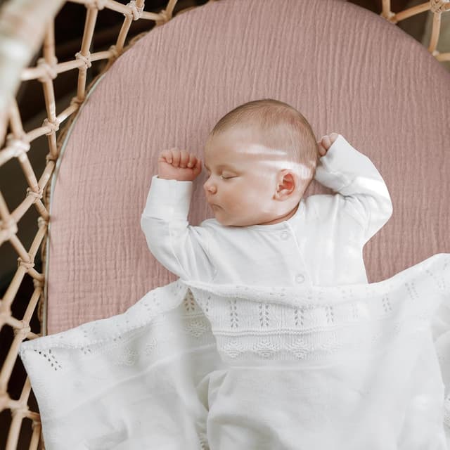 Detalle de Soarwg Kids muslin fitted sheets pram pack of 2 (83 x 43 cm) – Moses basket & bassinet bedding