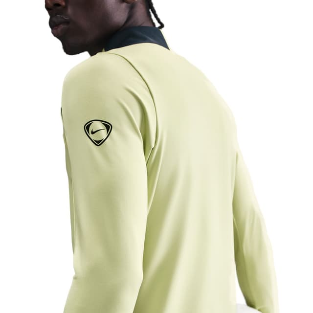 Detalle 2 de Nike Strike camiseta de hombre, transpirable