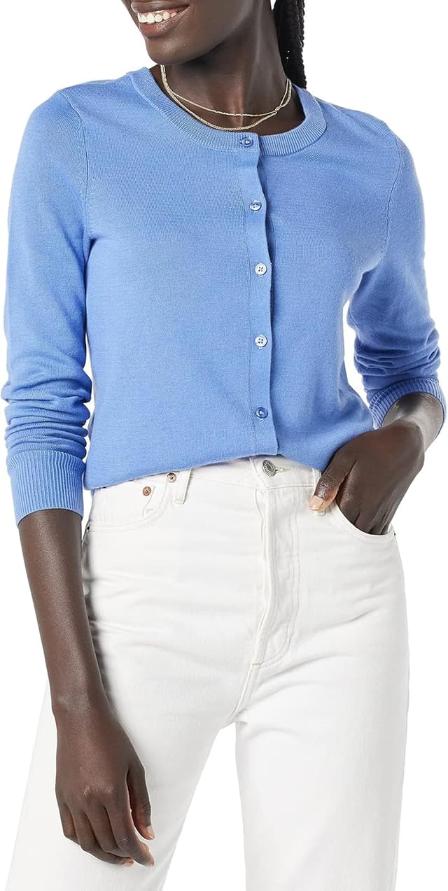 Detalle de Amazon Essentials Damen leichte Rundhals-Strickjacke mit Knopfverschluss (auch in Übergröße)