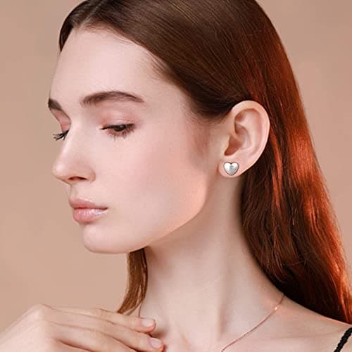 Detalle 2 de Jrêveinfini Pendientes de plata de ley 925 con inicial (letra) y corazón pequeños, hipoalergénicos