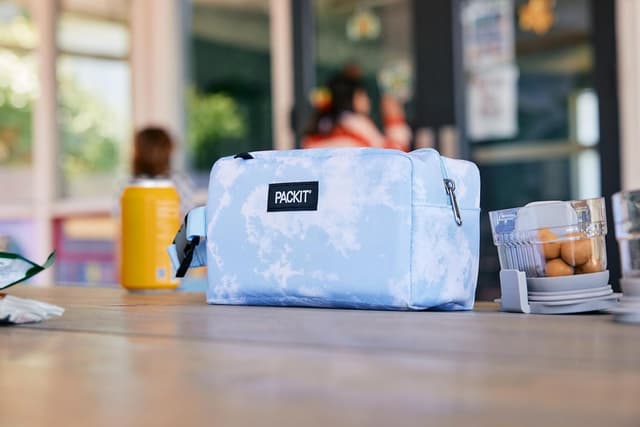 Detalle 2 de PackIt Freezable Snack Box (Triangle Stripes) — cool, collapsible snack storage