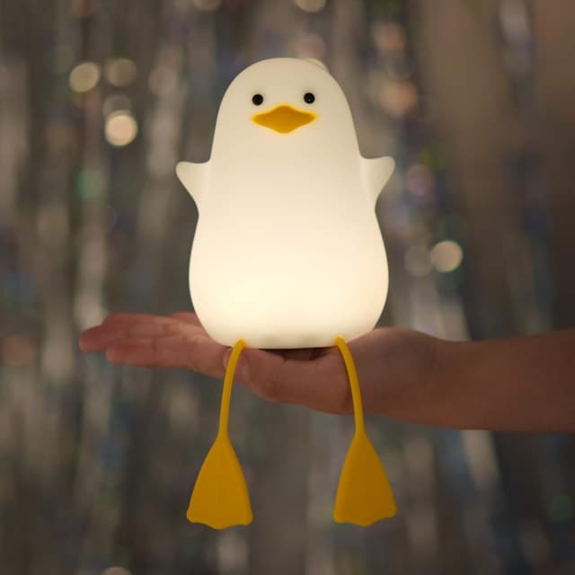 Detalle de YuanDian Cute Duck Night Light – BPA-free silicone tap control kids bedside lamp