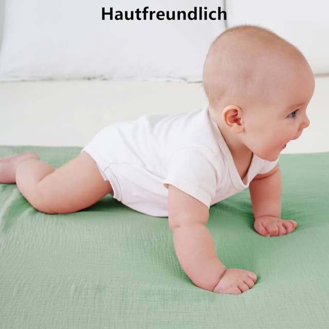 Detalle 2 de Baby Pucktuch Musselin-Wickeldecke (104x94 cm), 100 % Baumwolle – atmungsaktiv zum Einwickeln, Stillen & mehr (Hellgrau & grün)
