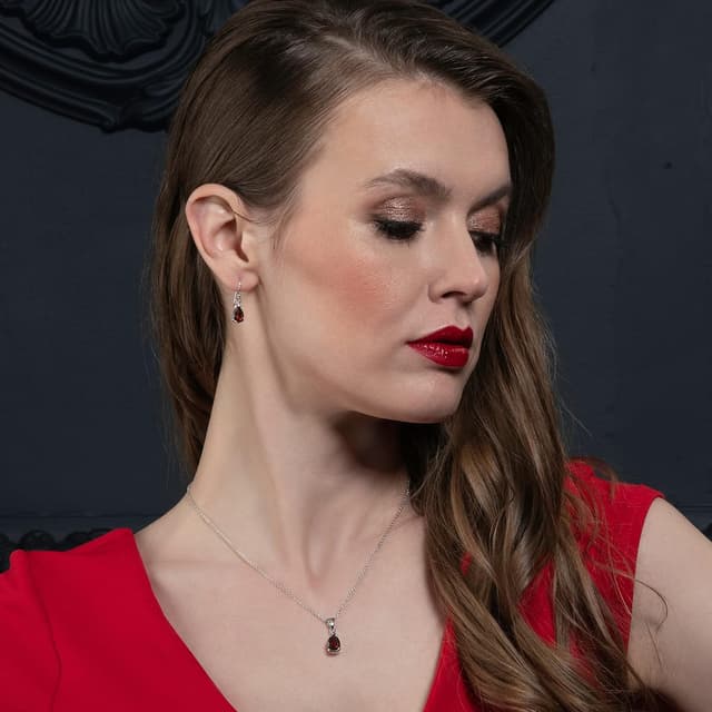 Detalle de Collier pendentif namana en argent 925 avec grenat naturel en forme de goutte