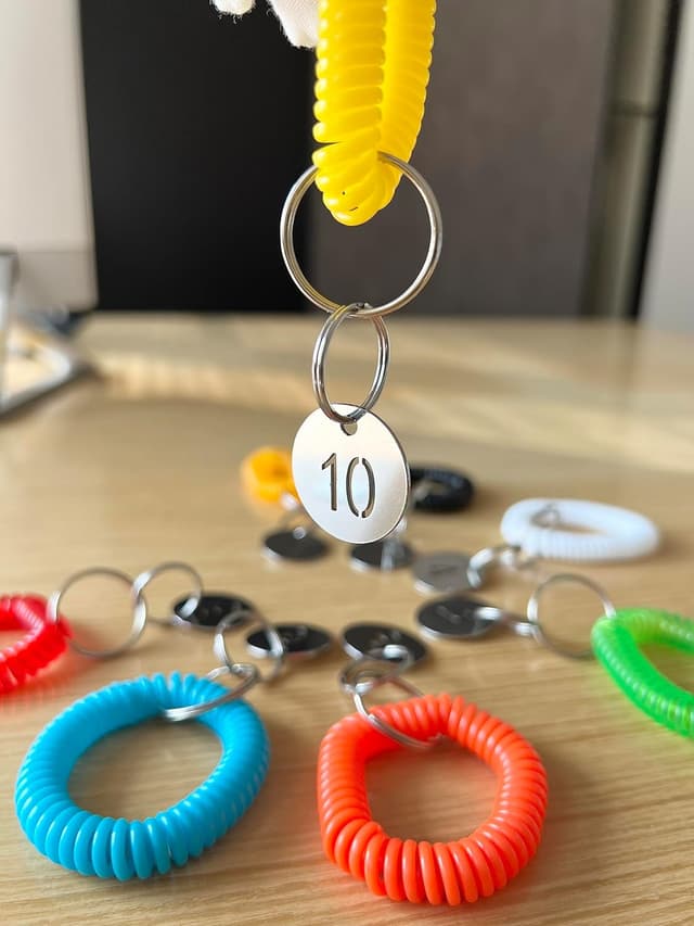 Detalle 2 de NanTun numbered key tags 1–10 (25mm) in 304 stainless steel with split rings