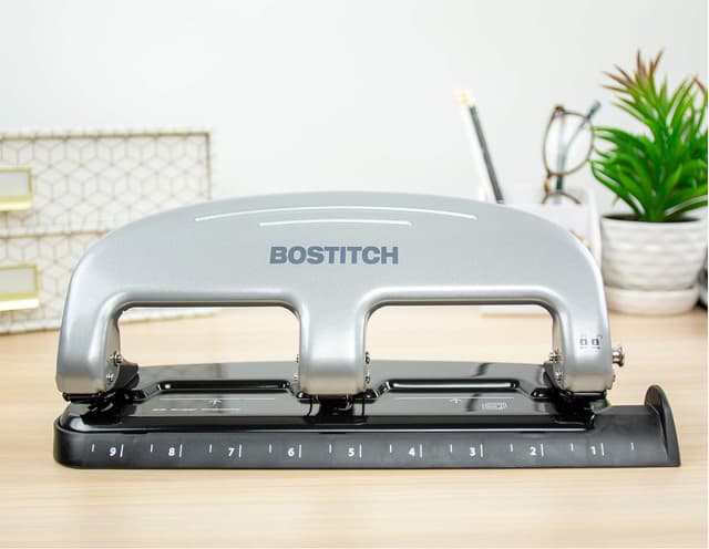Detalle 2 de Bostitch Office EZ Squeeze 3-Hole Punch, 20-sheet