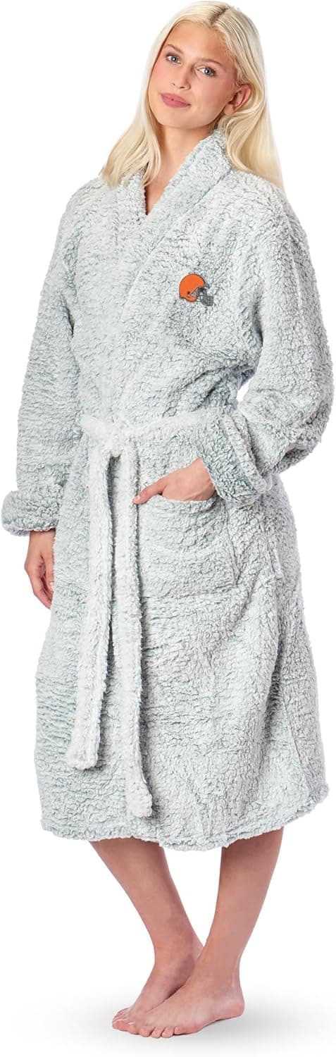 Detalle 2 de Northwest NFL Sherpa Bath Robe (Small/Medium)