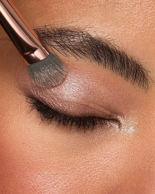 Detalle 2 de Kiko Milano Kind by Kiko Double Eye Brush 01 Pennello occhi doppio per ombretti