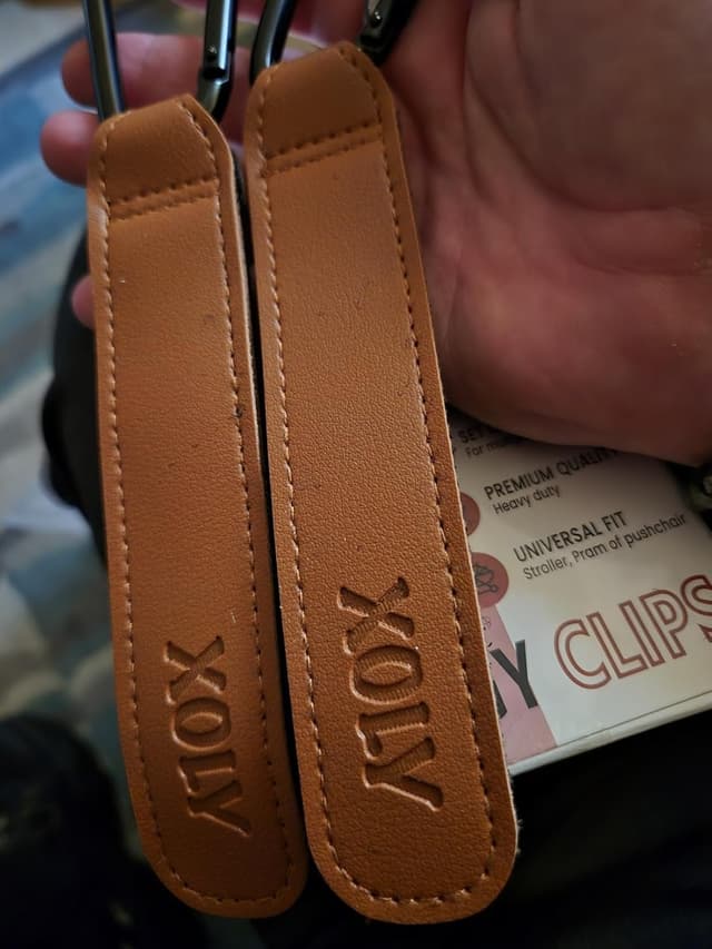 Detalle 2 de XOLY 2X Buggy Clips (Heavy Duty Universal Non-slip) – Stroller Hooks for Bags, Handbags & Change Bags (Brown) – 2 Pack