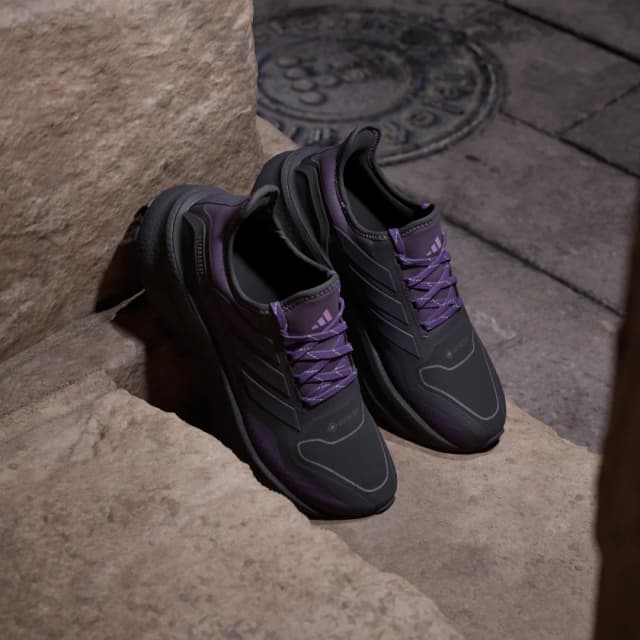 Detalle 2 de Adidas ULTRABOOST 5 GTX violeta