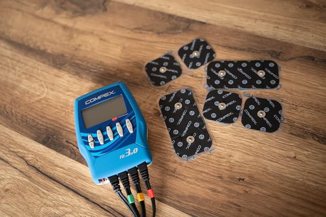 Detalle de Compex Fit 3.0 elettrostimolatore blu: 20 programmi per dolore, fitness e massaggio