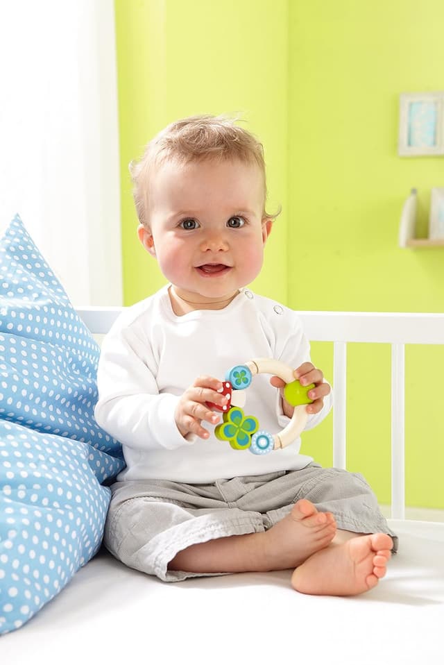 Detalle de HABA Greifling 2631 Glücksbringer – Kleinkindspielzeug zum Greifen & Klingeln