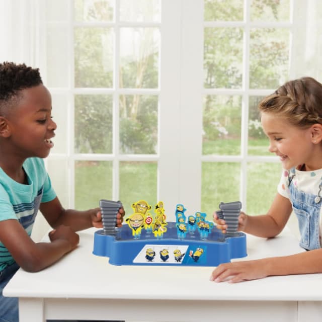 Detalle 2 de EPOCH Games 7522 Minions AVL Blast Training – Party-Spiel für 2 Spieler ab 5 Jahren