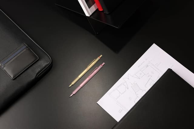 Detalle de rOtring 600 portemine HB 0,5 mm blanc nacré – corps entièrement métallique à prise crantée