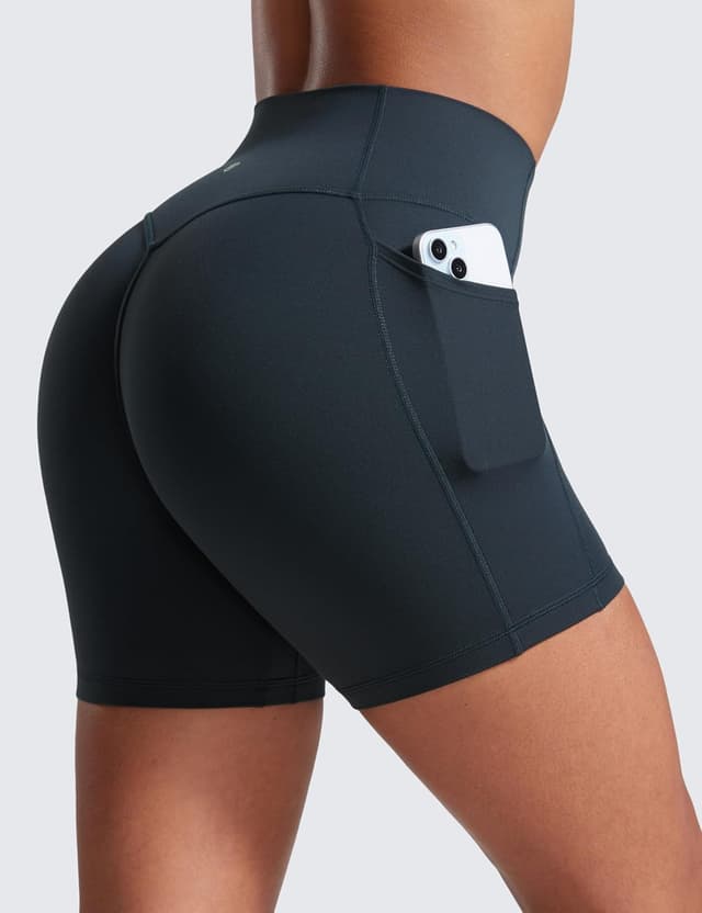 Detalle 2 de CRZ YOGA Butterlift Short taille haute 13 cm pour femmes, avec poches et effet lifting
