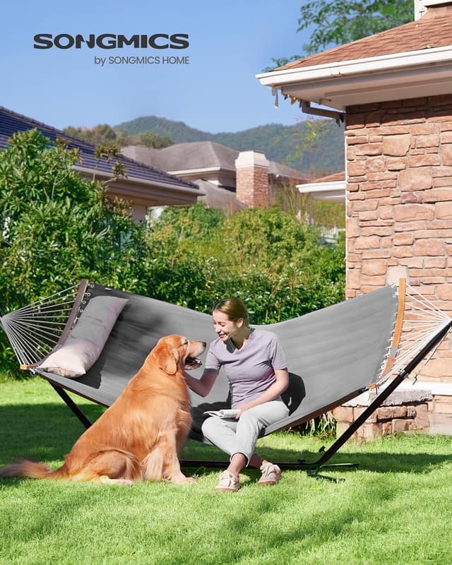 Detalle de Hamac double SONGMICS GDC34CG matelassé 200 x 140 cm, barres incurvées démontables en bambou