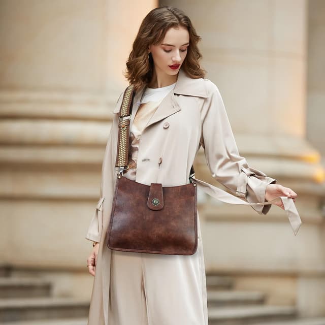 Detalle 2 de VIMUTI Umhängetasche schwarz, veganes Leder