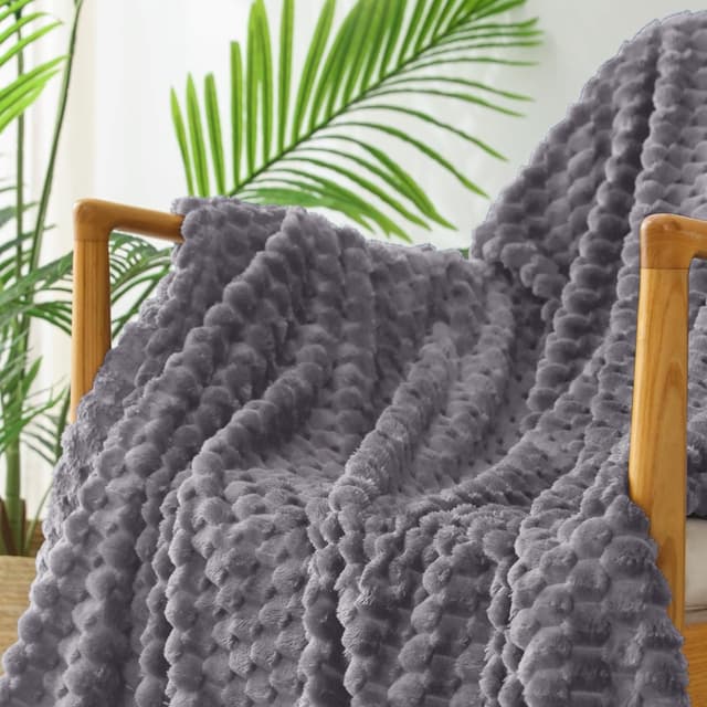 Detalle de Plaid/polaire flanelle gris foncé 230 x 270 cm – couverture douce et moelleuse pour canapé et lit léger