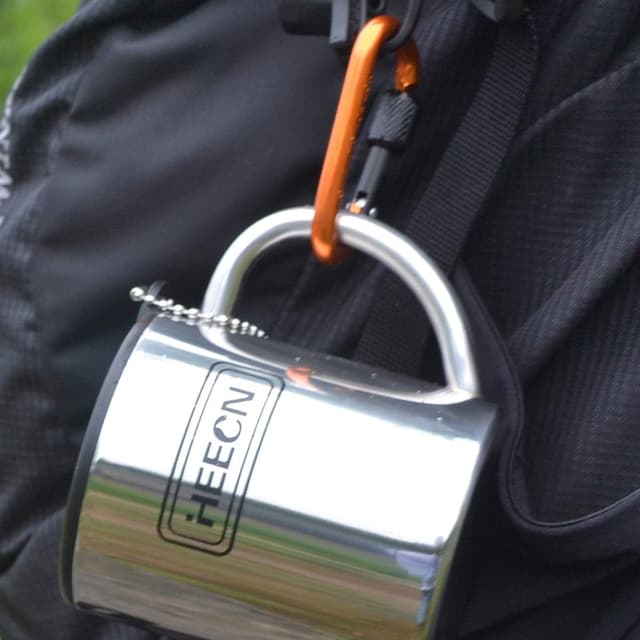 Detalle 2 de HEECN tazza da caffè da campeggio in acciaio inox a doppia parete da 200 ml con coperchio e moschettone