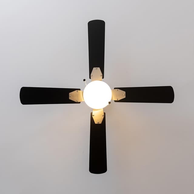 Detalle 2 de Cecotec EnergySilence Aero 450 IronBlack da soffitto con luce, 50 W, 106 cm e 3 velocità