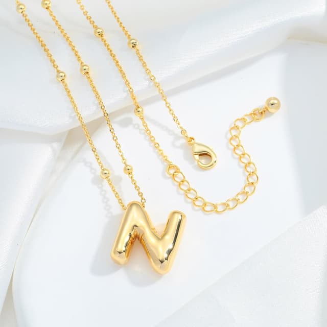 Detalle de TOVABA Buchstaben-Kette Gold mit Damen (Buchstabe „N“) – elegante Halskette mit hypoallergenem, langlebigem Material