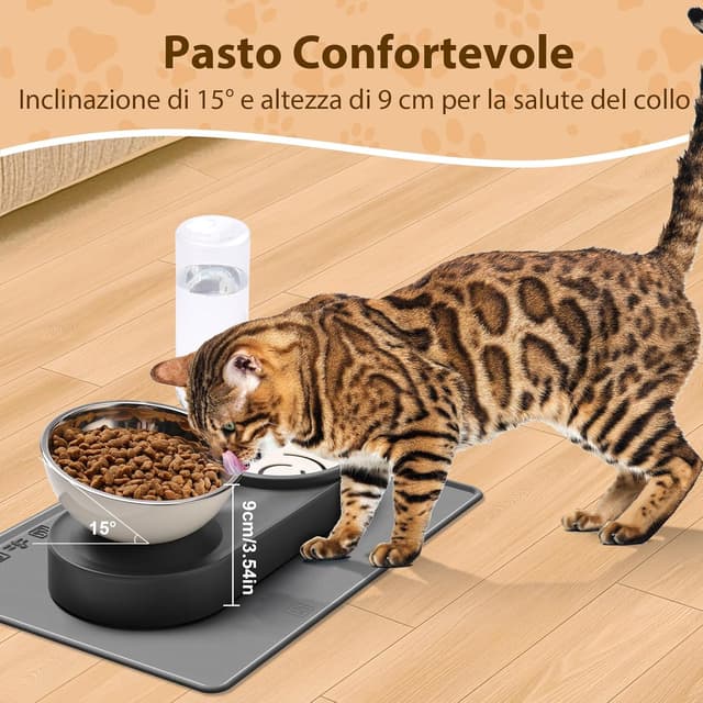 Detalle de Marchul ciotole rialzate per gatti con supporto inclinato 15°, acciaio inox e bottiglia d’acqua a gravità da 500 ml