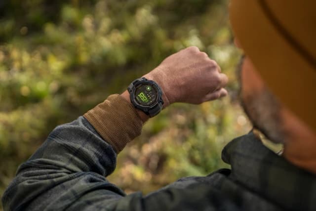 Detalle de Garmin Instinct 3 45 mm Schwarz – robuste Sport-Smartwatch für Alltag und Training