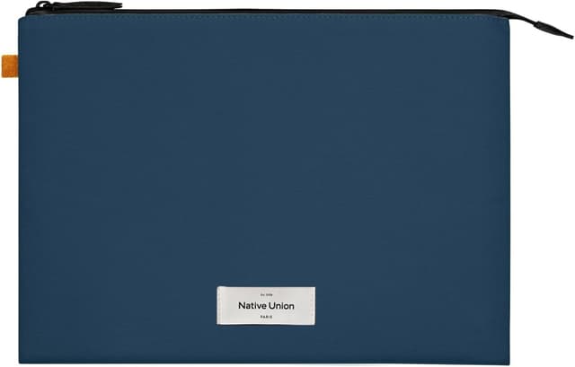 Detalle de Native Union W.F.A 14-inch MacBook Sleeve (Navy) with 360-degree protection and recycled materials