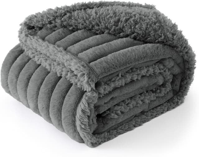 Detalle de Bedsure Waterproof Dog Blanket (Cream) – washable sherpa pet throw, 76x102cm