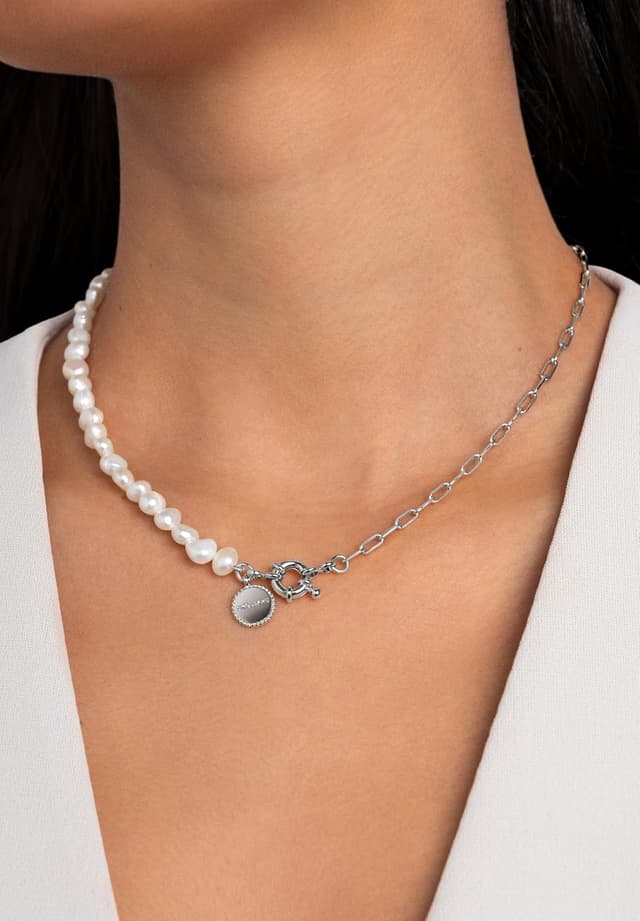 Detalle 2 de SINGULARU Chic Pearl Halskette 40 cm