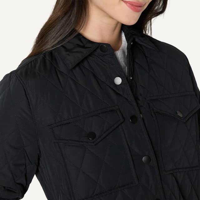 Detalle de Amazon Essentials Damen Lange Relaxed-Fit-Steppjacke mit Druckknöpfen