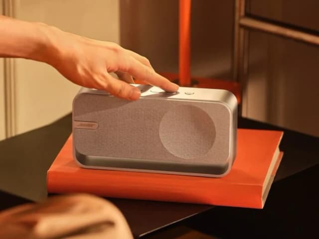 Detalle 2 de Bose SoundLink Home Lautsprecher (Silber) – kabellose Musik im Zuhause mit bis zu 9 Stunden Akku